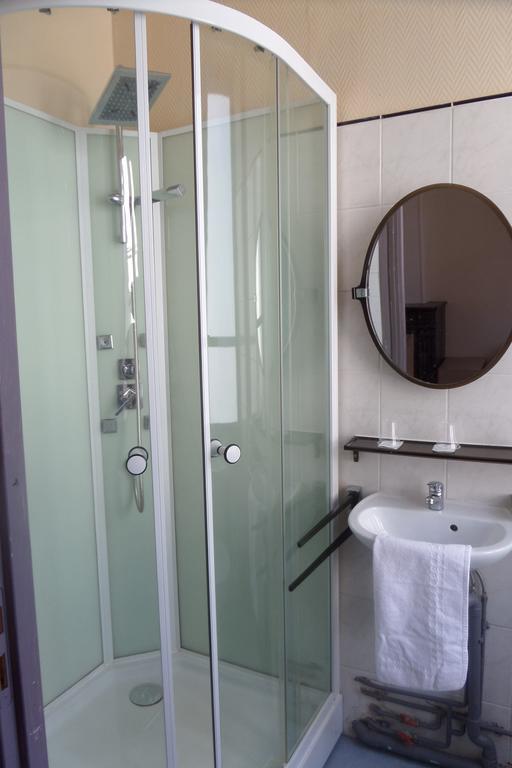 Hotel De La Gare Romans-sur-Isère Pokoj fotografie